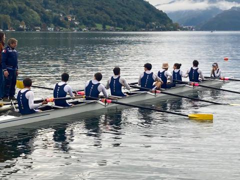L'equipaggio del Politecnico alla partenza della regata