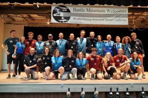 Il team Policumbent in posa in Nevada