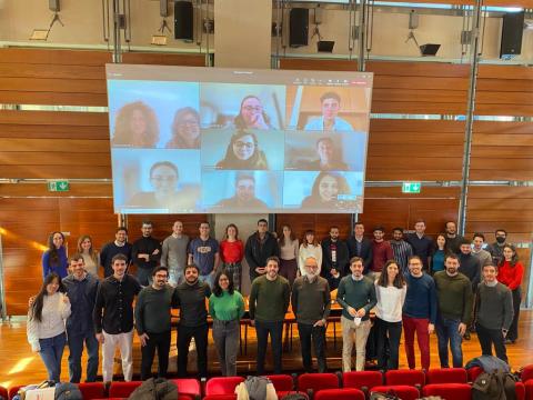 Foto di gruppo per i partecipanti alla challenge