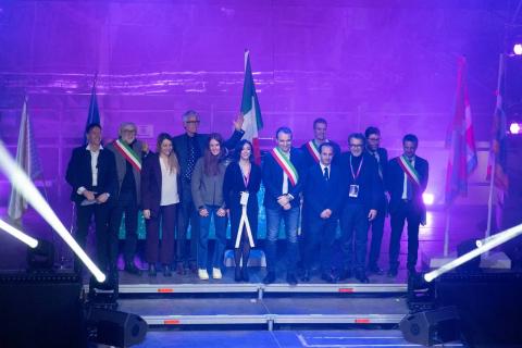 Foto di gruppo serata Pala Alpitour con i sindaci piemontesi