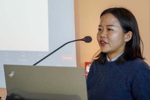 Una studentessa cinese tiene il suo intervento al PoliTO CSC Day