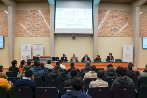 L'incontro con gli studenti indiani
