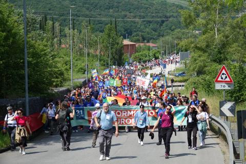 Il corteo in marcia