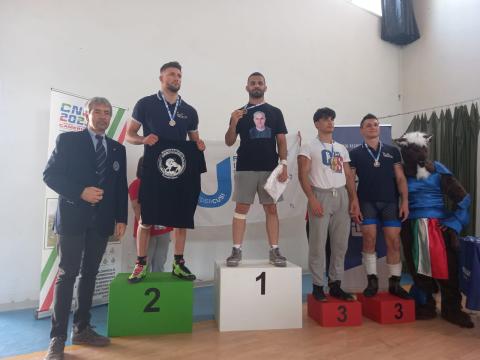 Medaglia d'oro a Jouya Ebrahimimehraban nella lotta a stile libero