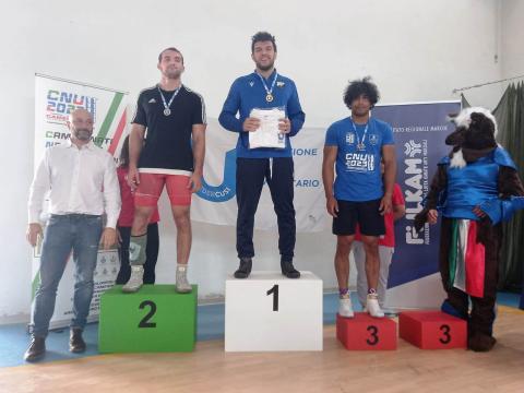 Medaglia d'oro a Luca Russo nella lotta a stile libero 