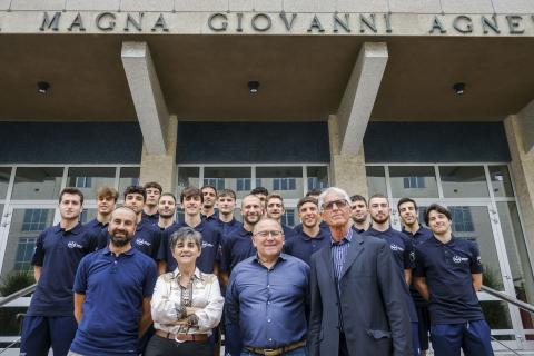 Foto di gruppo con la Prorettrice Laura Montanaro e il Presidente del CUS Torino Riccardo D'Elicio