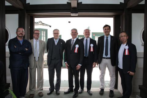 Foto di gruppo al Japan Hub