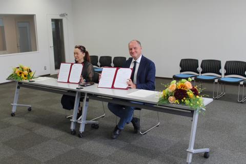 Firma dell'accordo con la Kobe University of Design