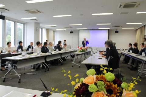 La presentazione alla Kobe University of Design