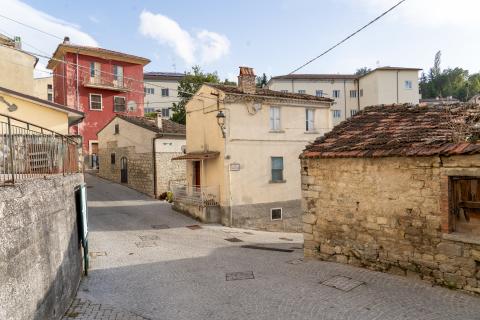 Tra le vie del paese