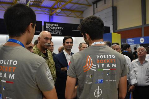 Il Team presenta il razzo Cavour