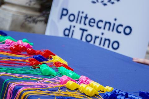 I fischietti pronti per il tifo