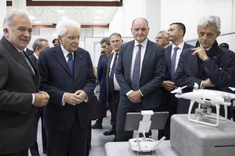 Il Presidente Mattarella ammira i prototipi del Politecnico