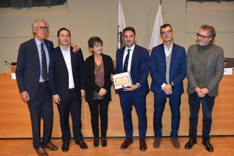 Salvatore Fusco col premio "Dirigente Cus dell'Anno"