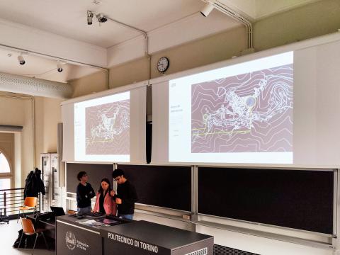 Studenti durante la presentazione 