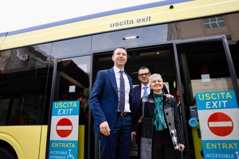 I vertici di Ateneo sono arrivati alla cerimonia insieme al Senato Accademico e al Consiglio di Amministrazione su un autobus, direttamente dal Castello del Valentino
