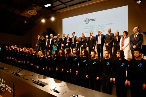 Il Coro PoliEtnico canta l'Inno di Mameli in conclusione della cerimonia