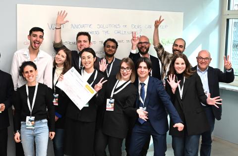 I ragazzi e le ragazze che hanno partecipato all'evento "Youth4Innovation"