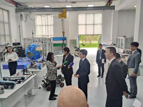 il Rettore visita i laboratori
