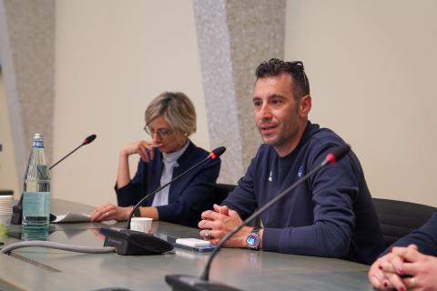 Vincenzo Nibali si rivolge agli studenti