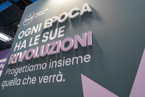 Il claim della campagna immatricolazioni ha ispirato lo stand al Salone