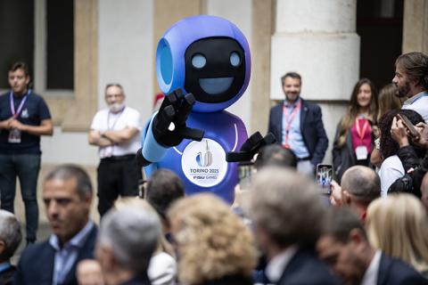 L'ingresso della mascotte ufficiale
