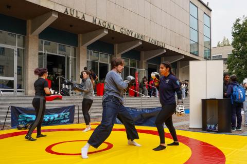Gli studenti provano le diverse discipline