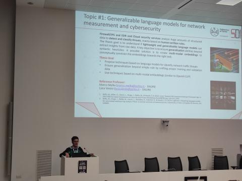Prof. Luca Vassio presenta le proposte di tesi del gruppo di ricerca DBDMG