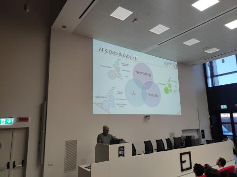 Prof. Marco Mellia presenta le proposte di tesi del gruppo di ricerca DBDMG