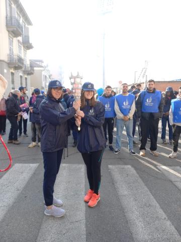 Passaggio di testimone tra tedofore politecniche