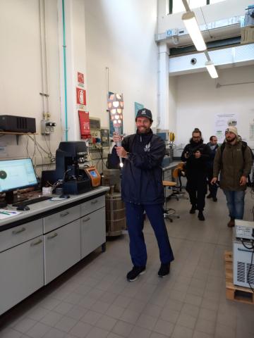 La fiamma attraversa i laboratori del DISAT