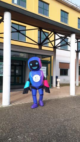 La mascotte nella sede di Ateneo