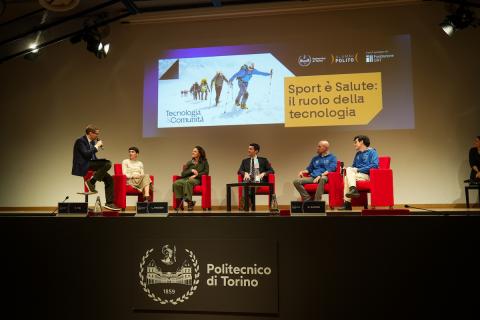 A moment from the round table discussion