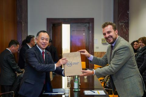 Il Vicerettore Alberto Sapora e il Vicepresidente del Consiglio Comunale Yuichi Tanabe