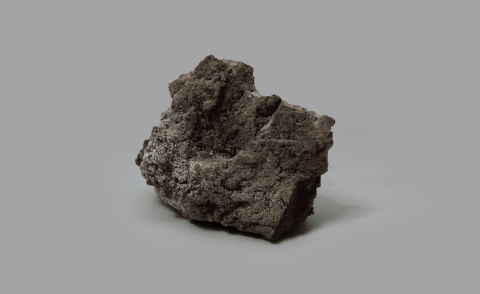"Cotunnite su lava" minerale di colore grigio scuro