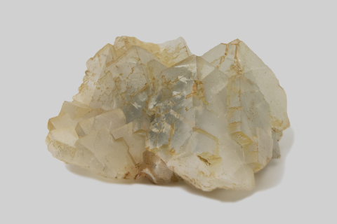 "Fluorite" minerale con cristalli dalle sfumature bianche e gialle
