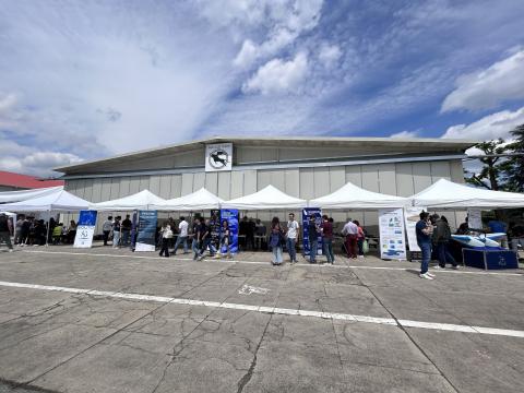 Gli stand dei team studenteschi all'Aeroclub Torino
