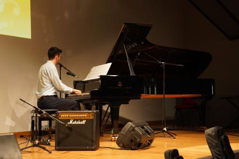 L'esibizione pianoforte e voce