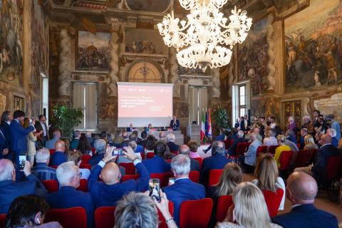 The audience in the Hall of Honour of Valentino Castle