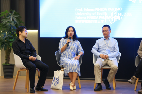La ricercatrice post-doc Xiaoxu Liang nel corso del seminario internazionale