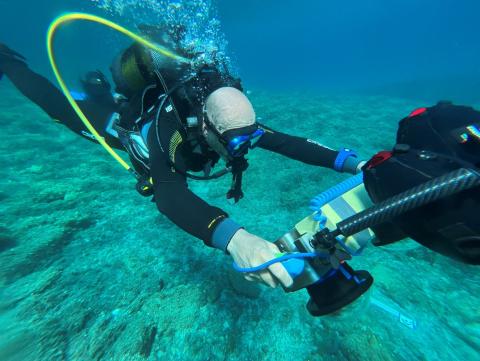 Operazioni di acquisizione subacquea grazie al sistema CRAB