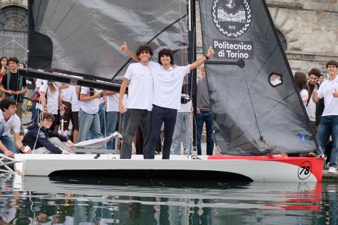 Il team orgoglioso del nuovo prototipo