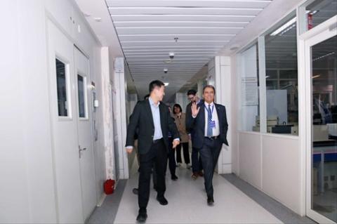 Visita ai laboratori del Dipartimento di Chimica della DUT