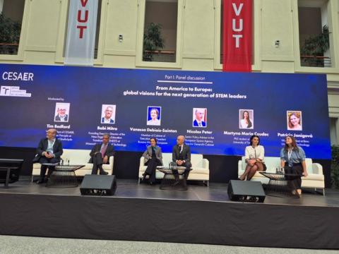 Uno dei due panel al centro della High-level conference