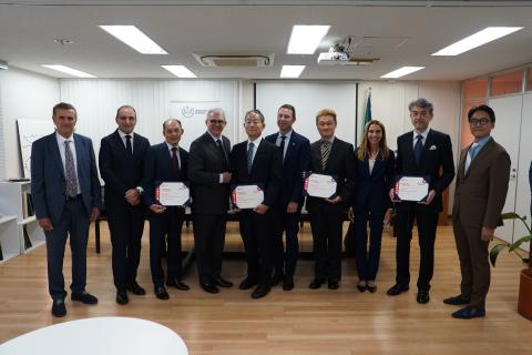 La consegna del riconoscimento ai docenti giapponesi che si sono distinti nella collaborazione con il Politecnico