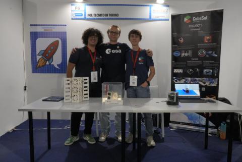 Progettare piattaforme spaziali, l'esposizione del Team CubeSat