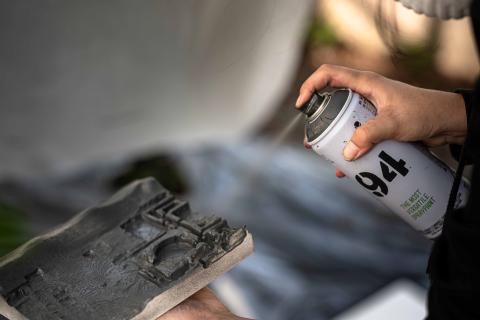 Al lavoro sui pannelli del modello tridimensionale