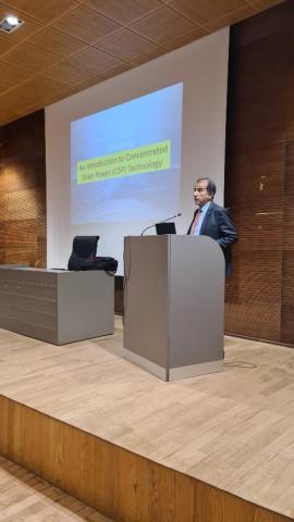 Il professore Roberto Zanino, Responsabile scientifico di progetto, presso la UIR