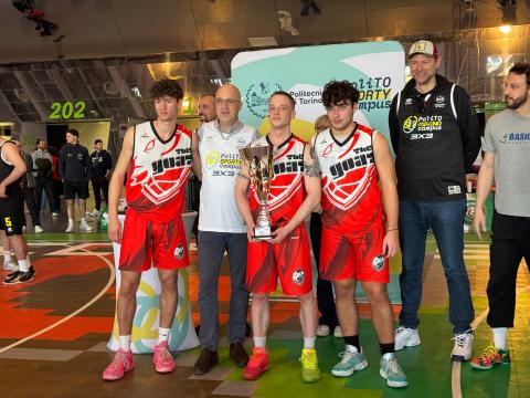 Il VR Stefano Sacchi e gli atleti della 3x3