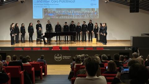 Esibizione Coro PoliEtnico